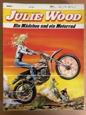 Julie Wood Ein madchen und ein Motorrad