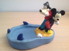 = Walt Disney Micky en Goofy bij de haaien